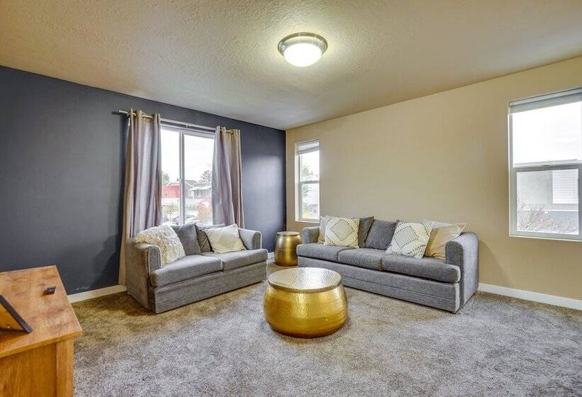 South Salt Lake Home W/ Hot Tub: 7 Mi To Downtown