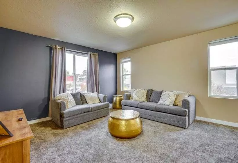 South Salt Lake Home W/ Hot Tub: 7 Mi To Downtown
