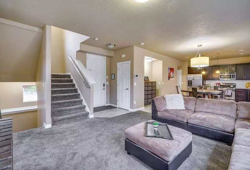 South Salt Lake Home W/ Hot Tub: 7 Mi To Downtown