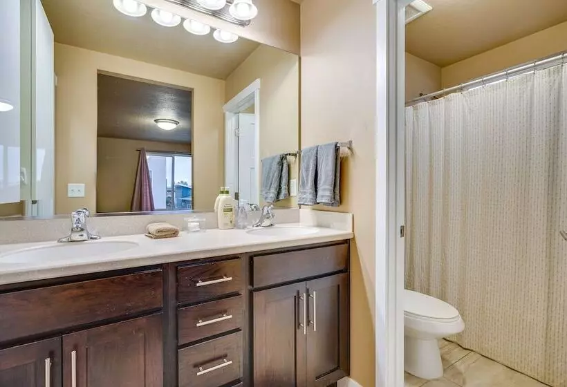 South Salt Lake Home W/ Hot Tub: 7 Mi To Downtown