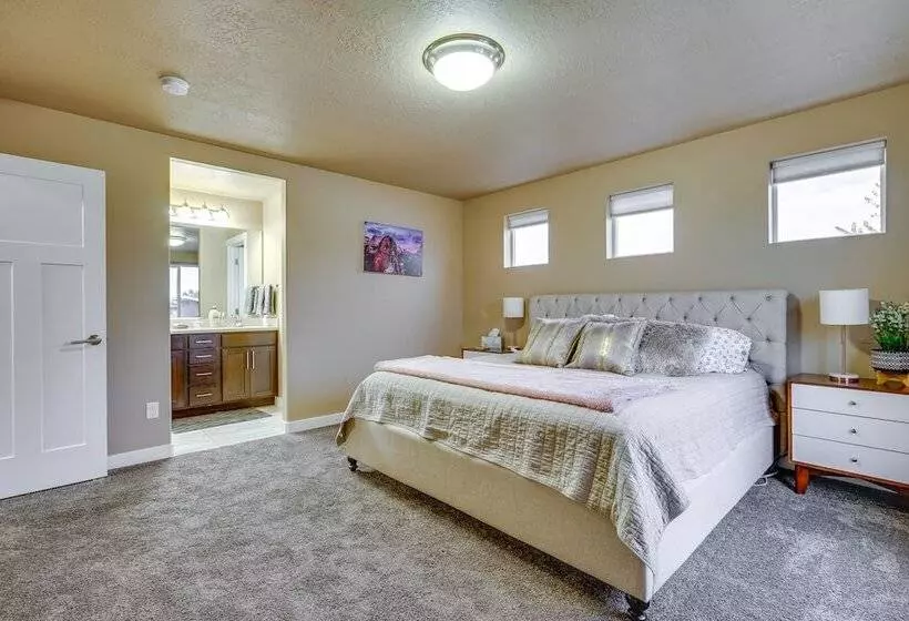 South Salt Lake Home W/ Hot Tub: 7 Mi To Downtown