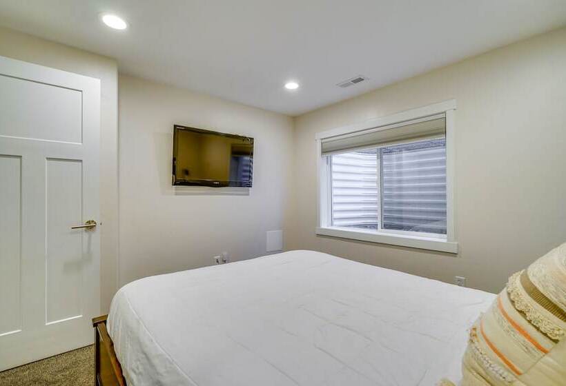 South Salt Lake Home W/ Hot Tub: 7 Mi To Downtown