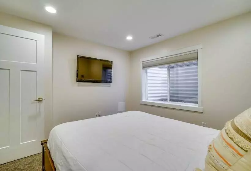 South Salt Lake Home W/ Hot Tub: 7 Mi To Downtown