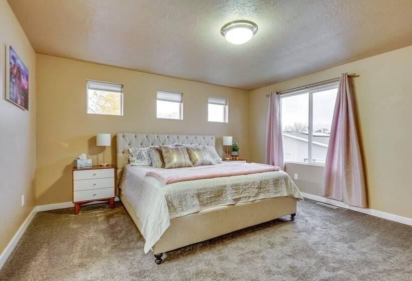 South Salt Lake Home W/ Hot Tub: 7 Mi To Downtown