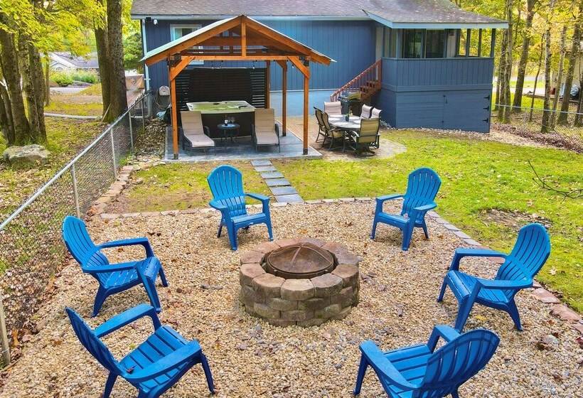 Stellar Long Pond Home With Hot Tub And Fire Pit!