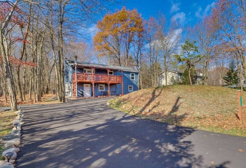 Stellar Long Pond Home With Hot Tub And Fire Pit!