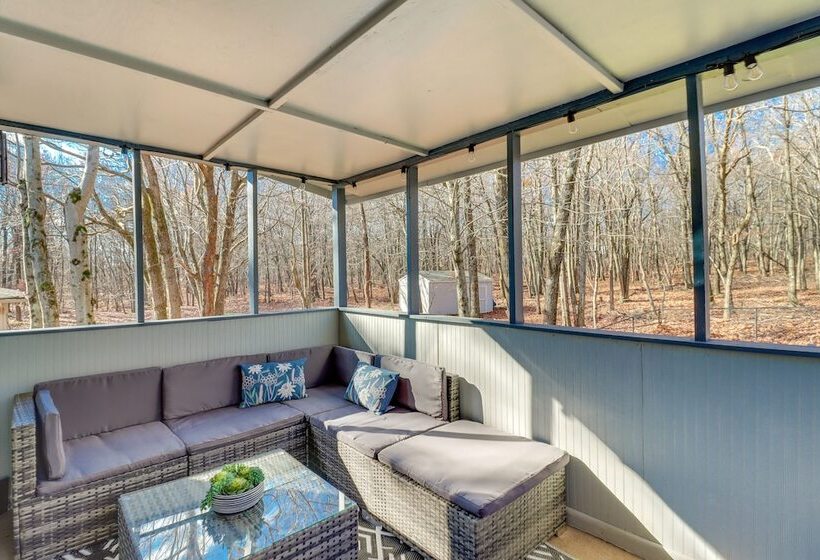 Stellar Long Pond Home With Hot Tub And Fire Pit!