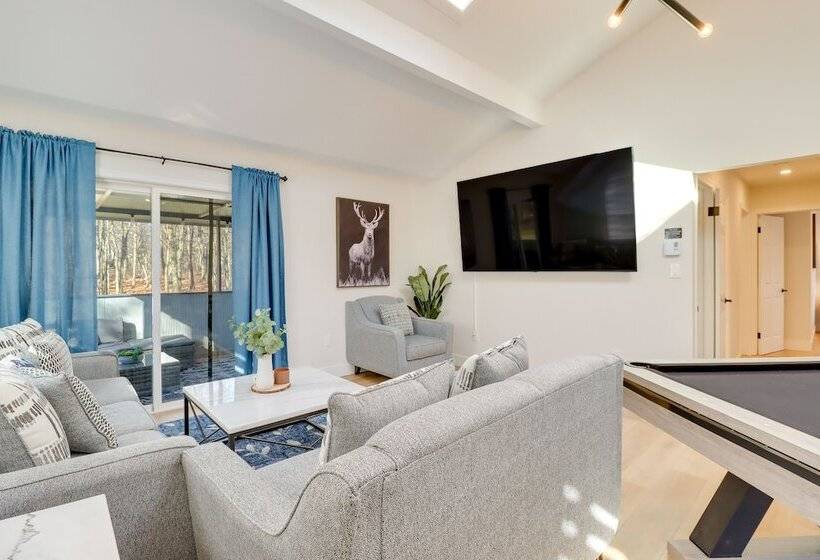 Stellar Long Pond Home With Hot Tub And Fire Pit!