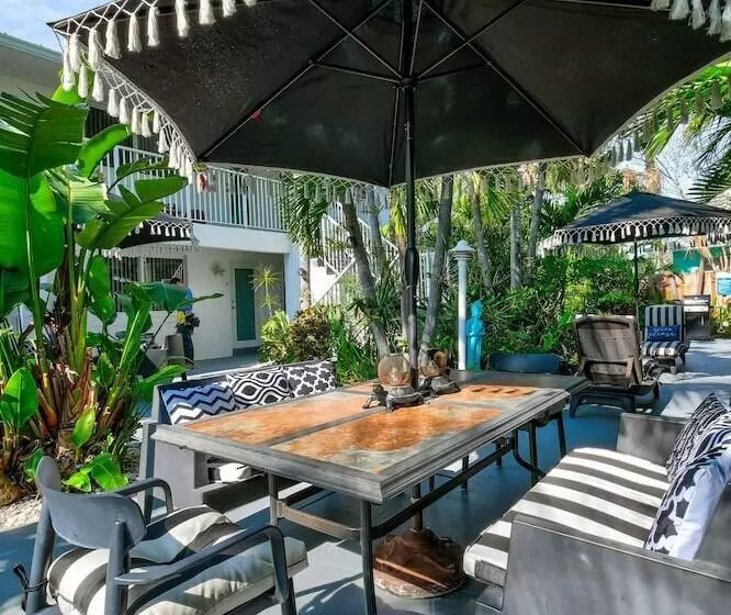 Sunshine Shores Boutique Apartments