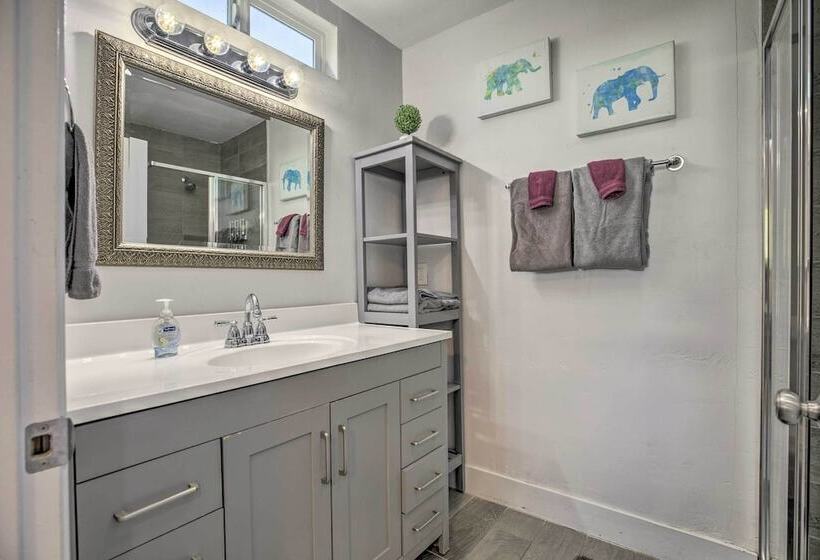 Updated San Diego Home: Walk To Balboa Park!