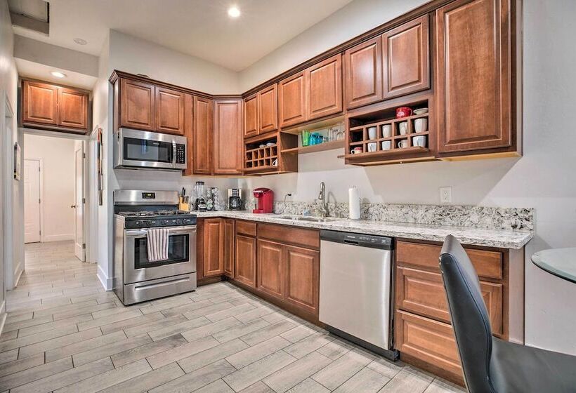 Updated San Diego Home: Walk To Balboa Park!