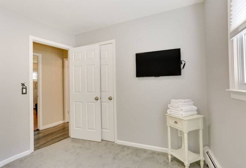 Vernon Township Home W/private Hot Tub Near Skiing