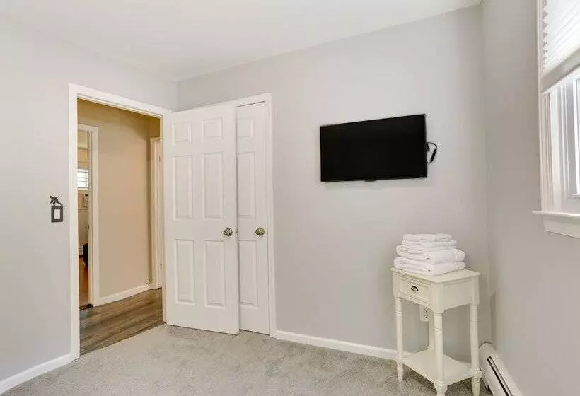 Vernon Township Home W/private Hot Tub Near Skiing