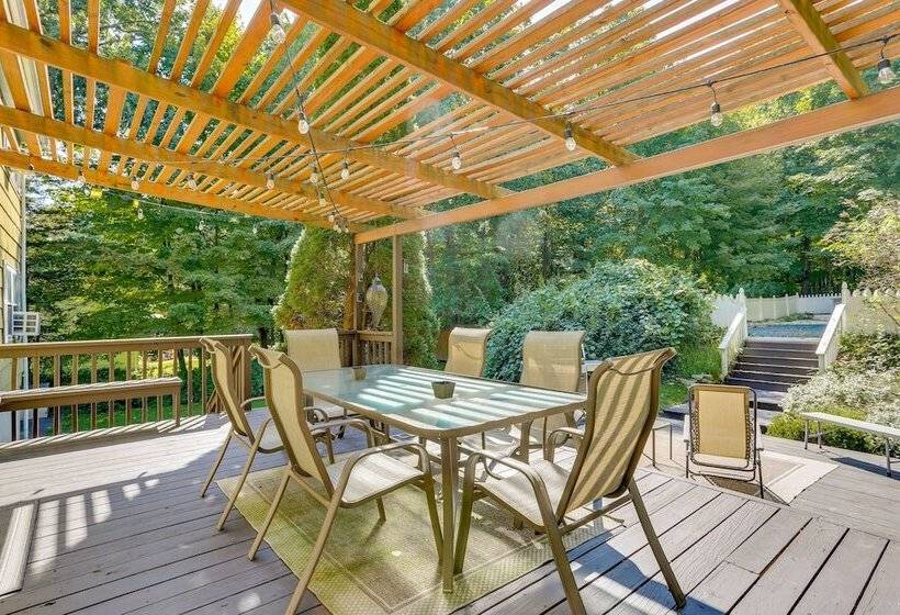 Vernon Township Home W/private Hot Tub Near Skiing