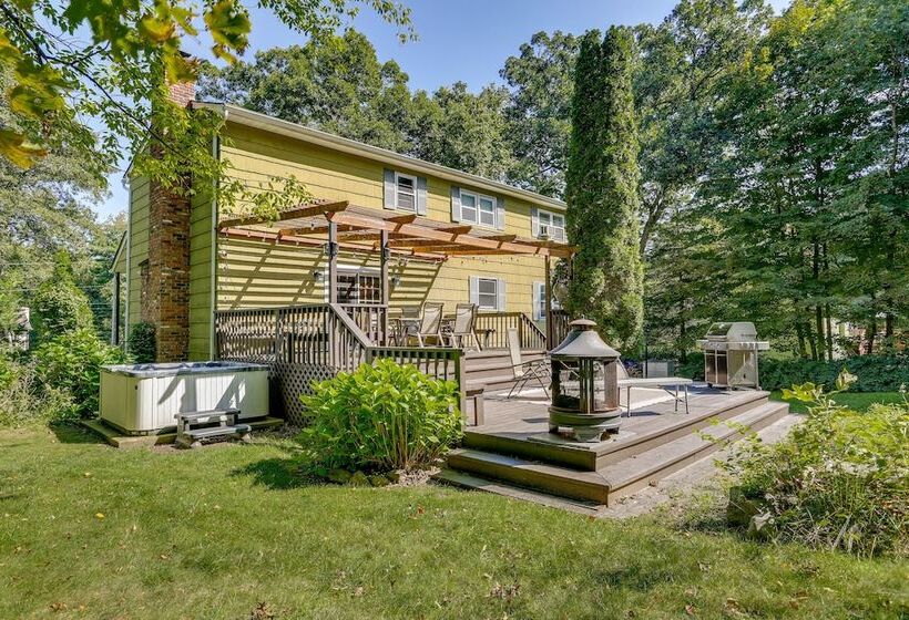 Vernon Township Home W/private Hot Tub Near Skiing