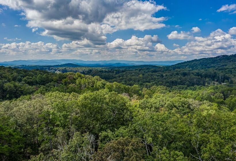 Gorgeous & Secluded 3 Bdr Cabin In Mineral Bluff!