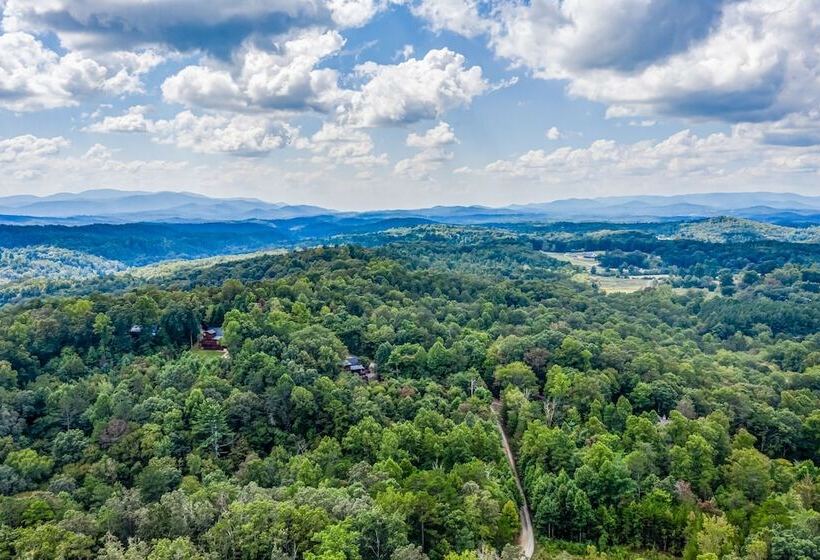 Gorgeous & Secluded 3 Bdr Cabin In Mineral Bluff!