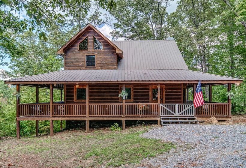 Gorgeous & Secluded 3 Bdr Cabin In Mineral Bluff!