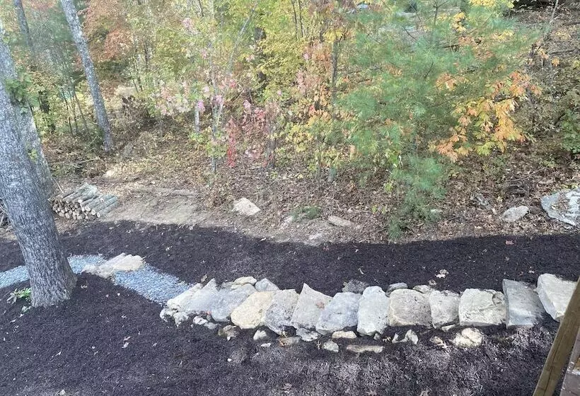 Gorgeous & Secluded 3 Bdr Cabin In Mineral Bluff!