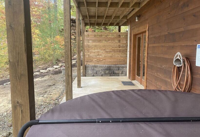 Gorgeous & Secluded 3 Bdr Cabin In Mineral Bluff!