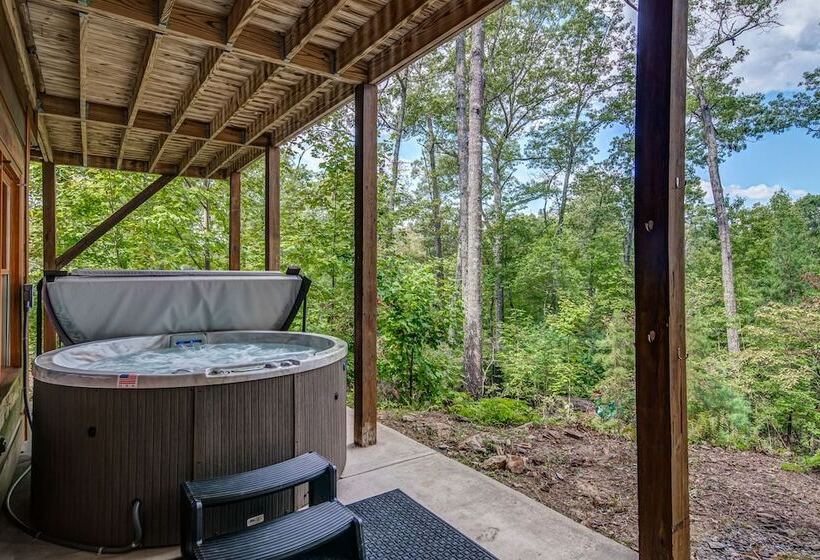 Gorgeous & Secluded 3 Bdr Cabin In Mineral Bluff!