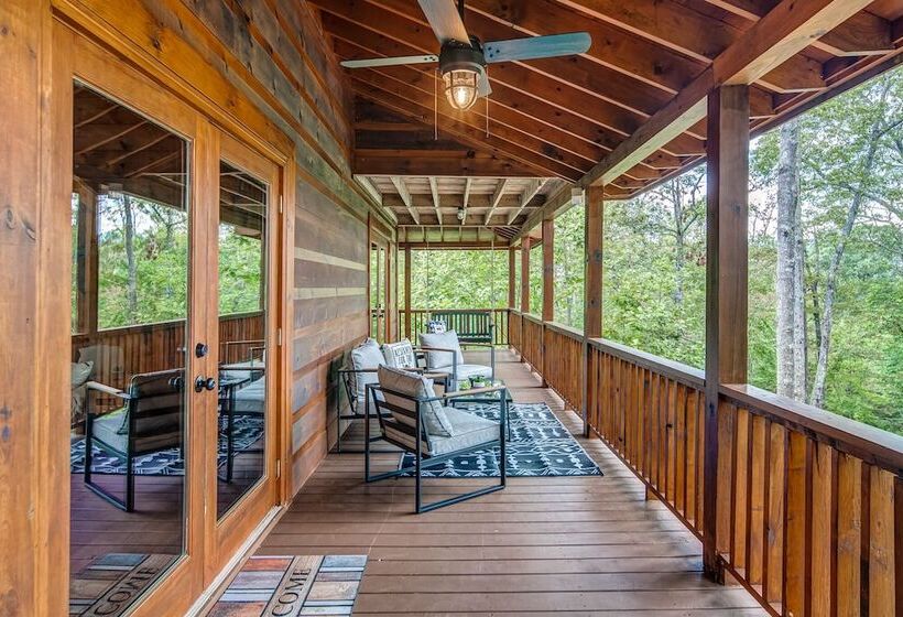 Gorgeous & Secluded 3 Bdr Cabin In Mineral Bluff!
