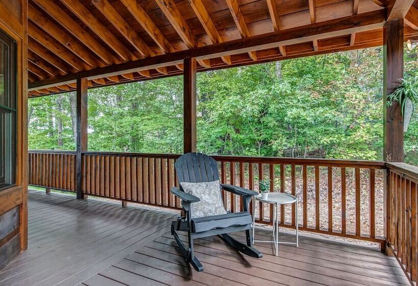 Gorgeous & Secluded 3 Bdr Cabin In Mineral Bluff!