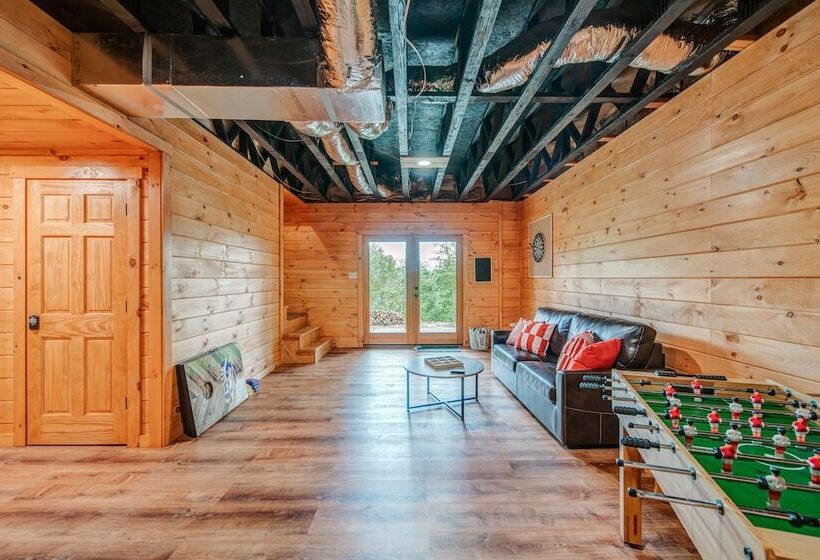 Gorgeous & Secluded 3 Bdr Cabin In Mineral Bluff!