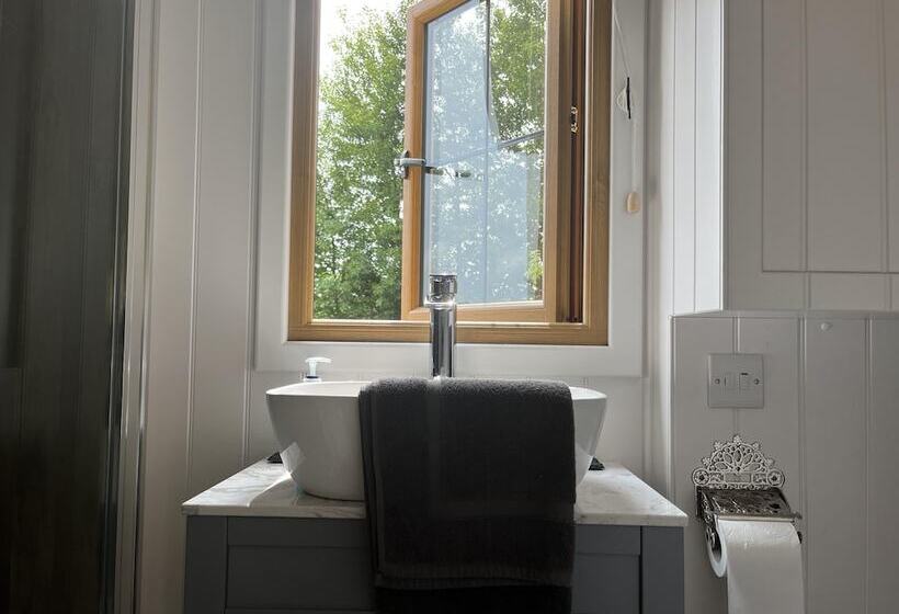 Woodpecker Hill   Apple Orchard In Alfriston