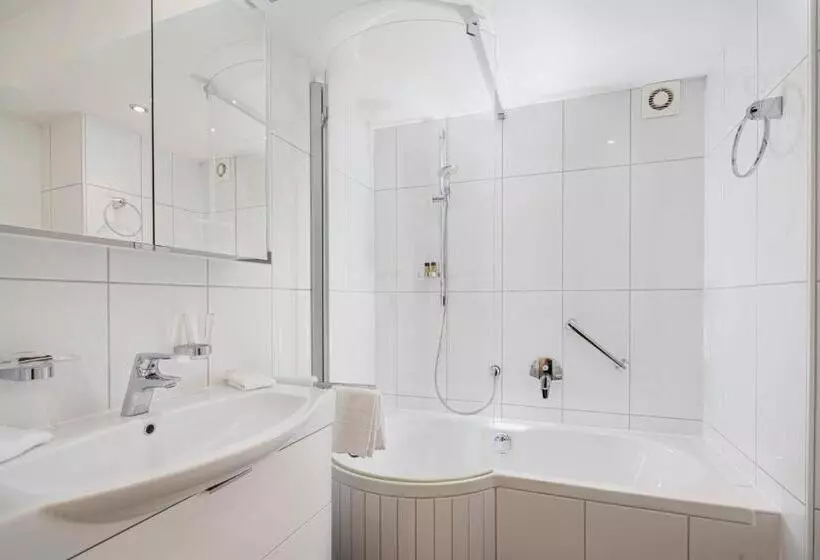 Hotelli Engadinerhof Superior