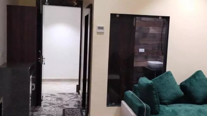 Hotelli K. J. International