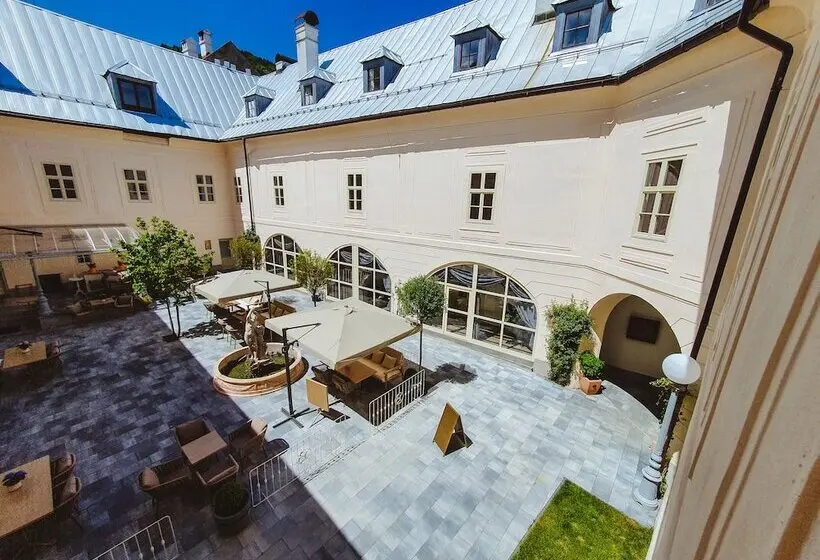 Opera Apartments