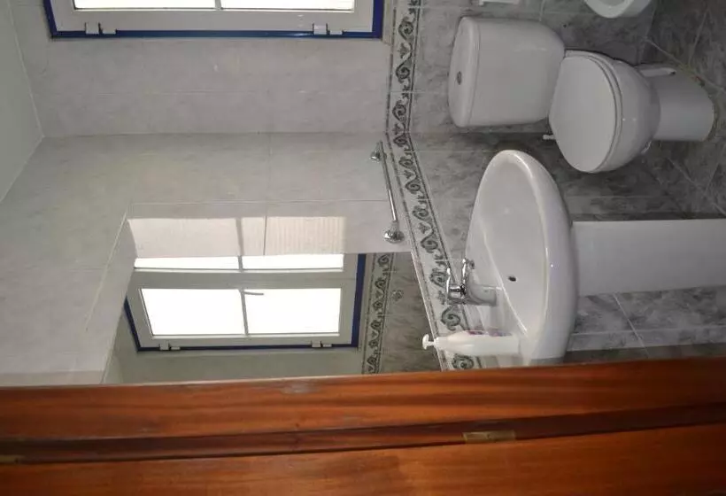 Majatalo Andar Com Jardim E Estacionamento