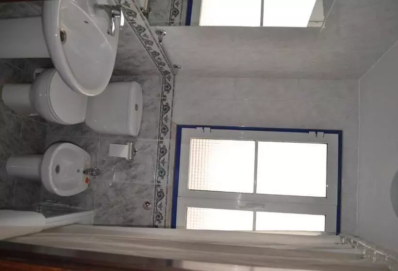 Majatalo Andar Com Jardim E Estacionamento