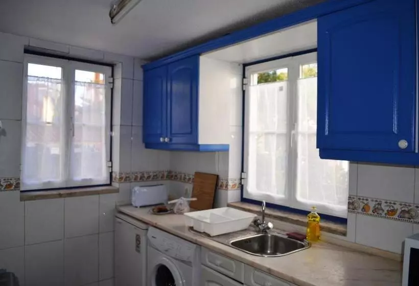 Majatalo Andar Com Jardim E Estacionamento