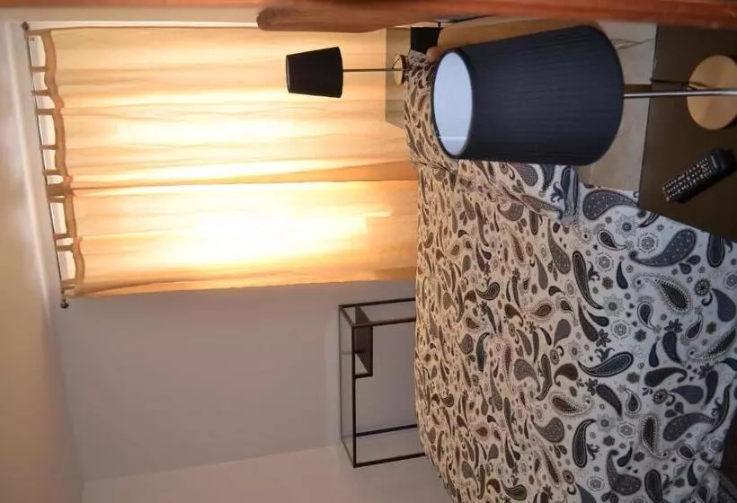 Majatalo Andar Com Jardim E Estacionamento