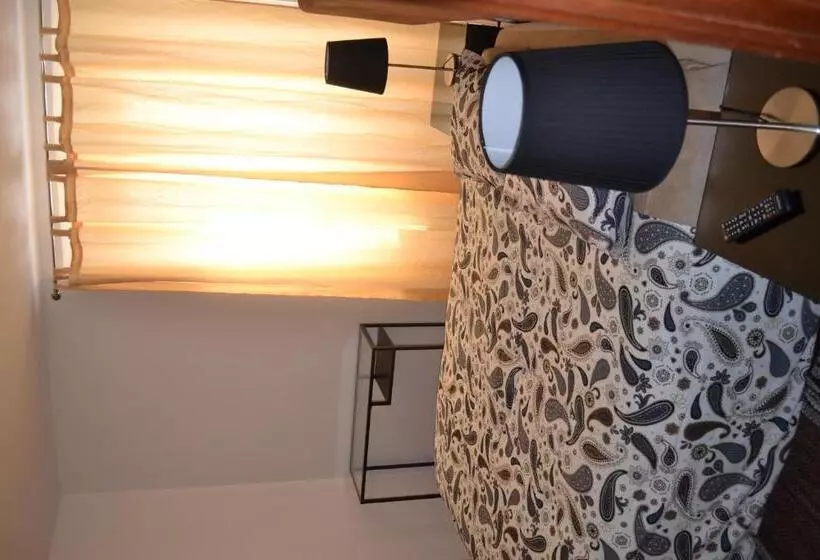 Majatalo Andar Com Jardim E Estacionamento