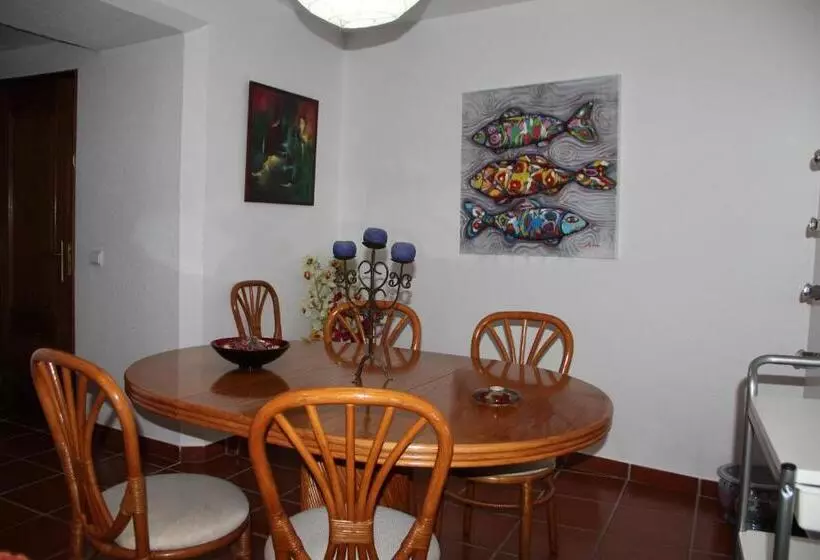 Majatalo Andar Com Jardim E Estacionamento