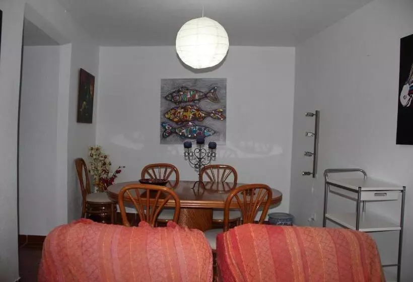 Majatalo Andar Com Jardim E Estacionamento