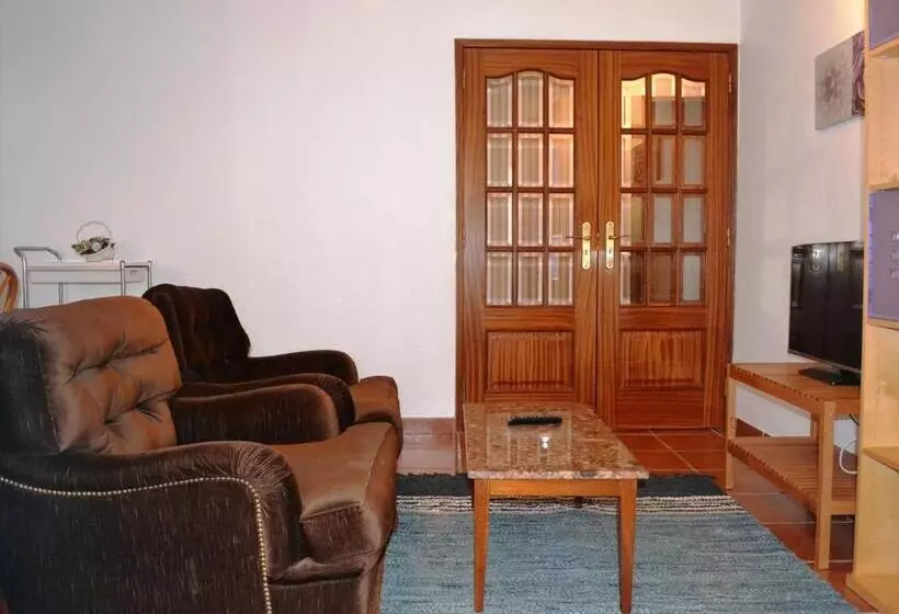 Majatalo Andar Com Jardim E Estacionamento