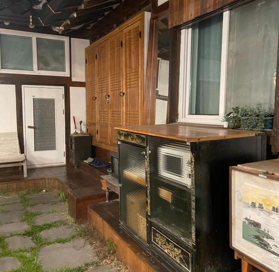 پانسیون Eoulim House