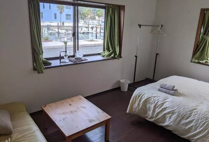 Majatalo The English Clubゲストハウス