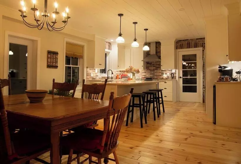 Sawyer S Creek Bed And Breakfast