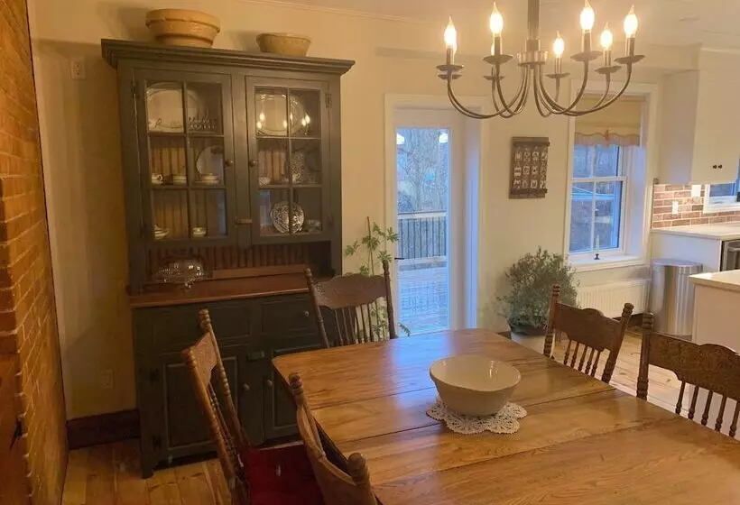 Sawyer S Creek Bed And Breakfast