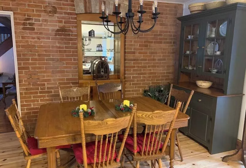 Sawyer S Creek Bed And Breakfast