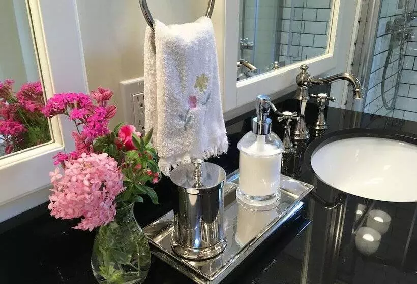 Sawyer S Creek Bed And Breakfast