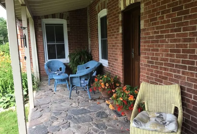 Sawyer S Creek Bed And Breakfast