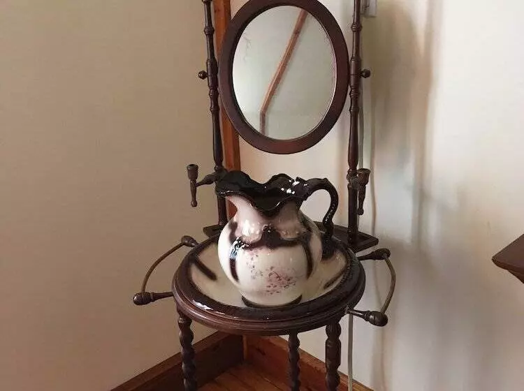 Sawyer S Creek Bed And Breakfast