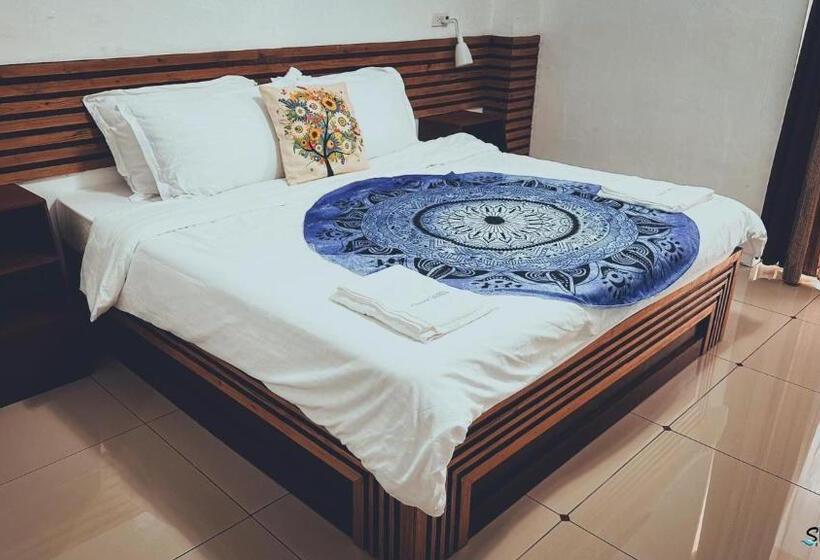 Aamiaismajoitus (B&B) Dapdap Shorelines Beach House