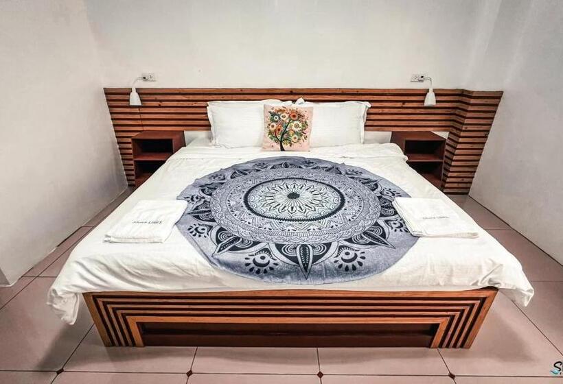 Aamiaismajoitus (B&B) Dapdap Shorelines Beach House